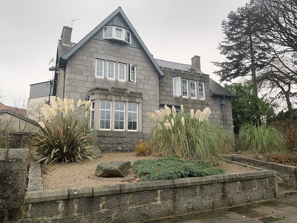 Aberdeen Serviced Apartments - The Lodge