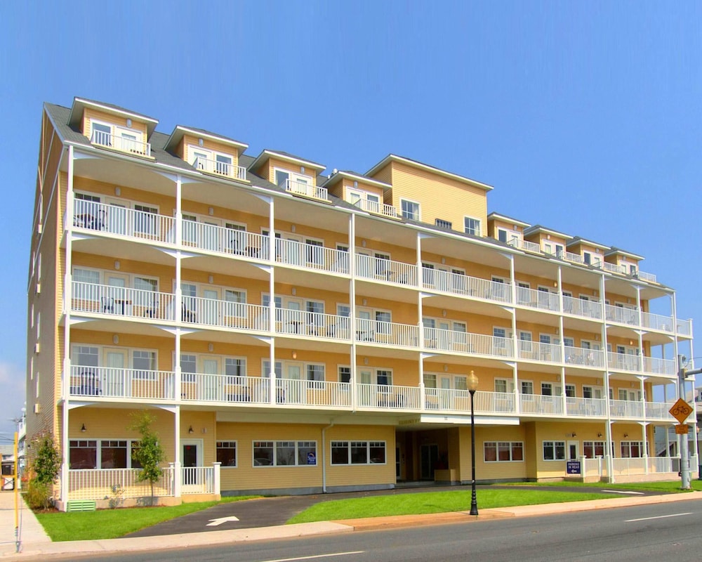 Gateway Hotel & Suites, Ascend Hotel Collection