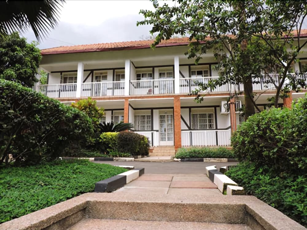 Mosa Court Suites