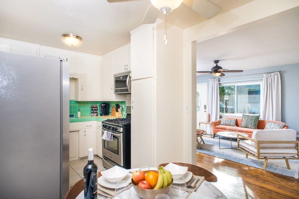 Stylish 2br/1ba in the Heart of PB by Domio