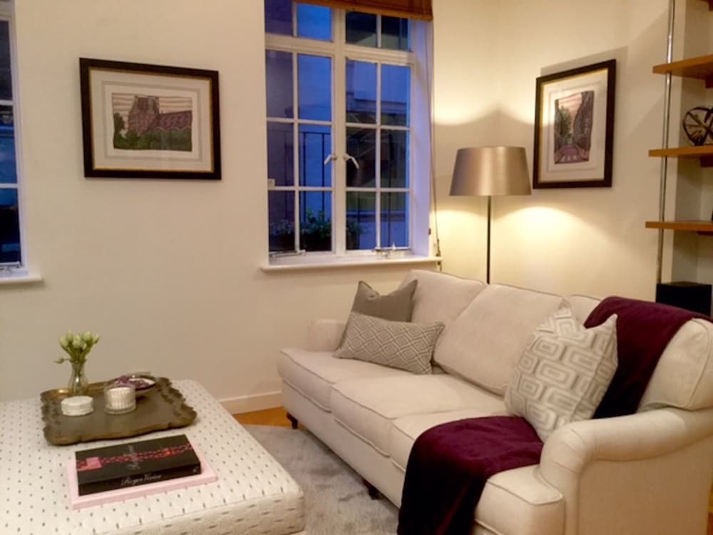 StayCentral - Little Paris (Melbourne CBD)