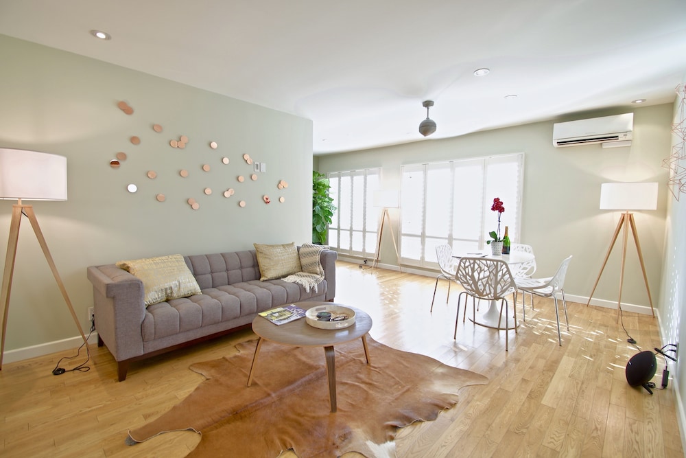 Modern Contemporary Venice Getaway