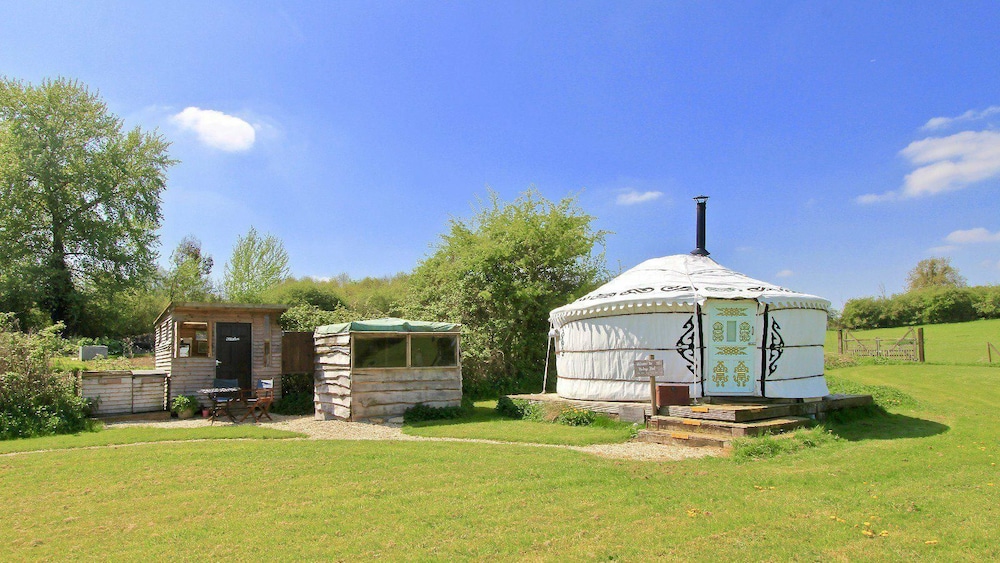 Love2Yurt