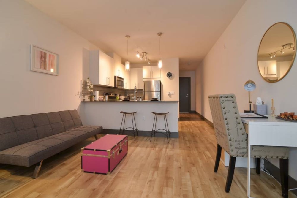 Waterfront Modern Studio Rooftop Views