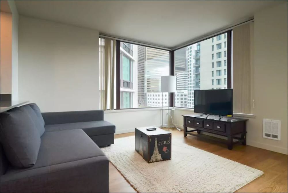 High Rise 2bd 2bth Home Pike Place