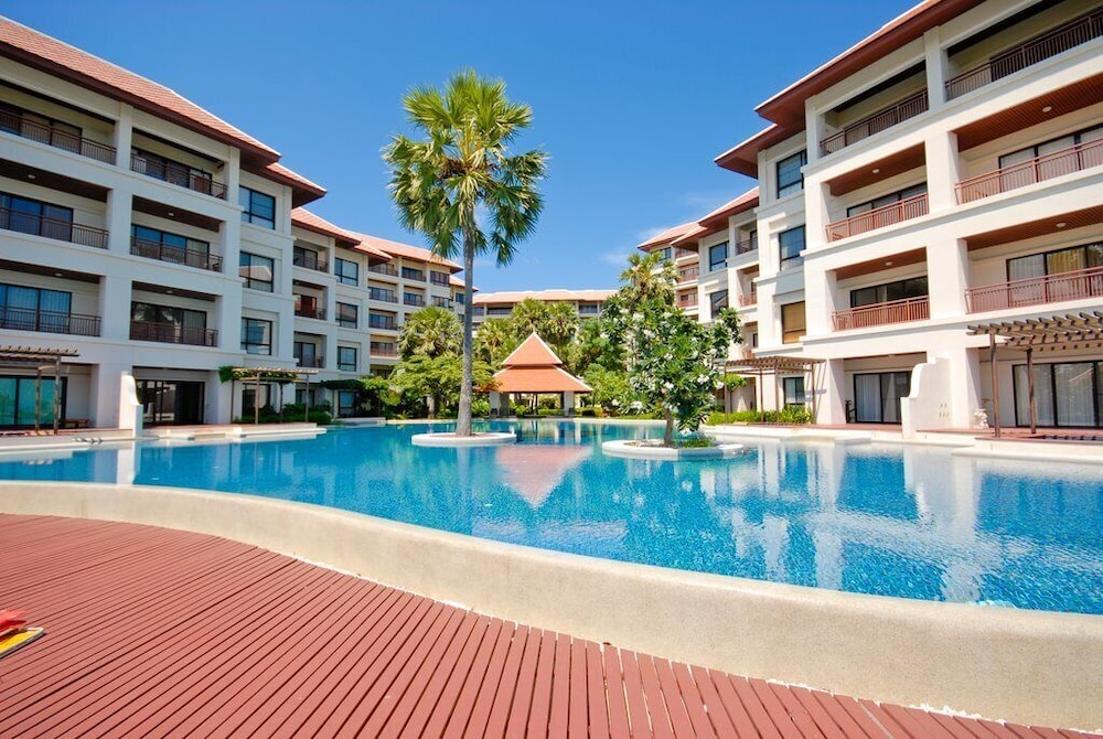 Amazing 5 Bedroom Condo on the Beach SP