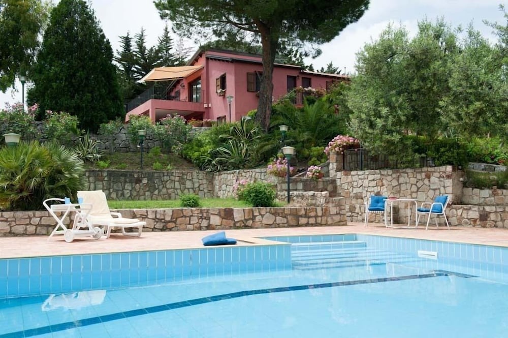 Villa Ivoni 1