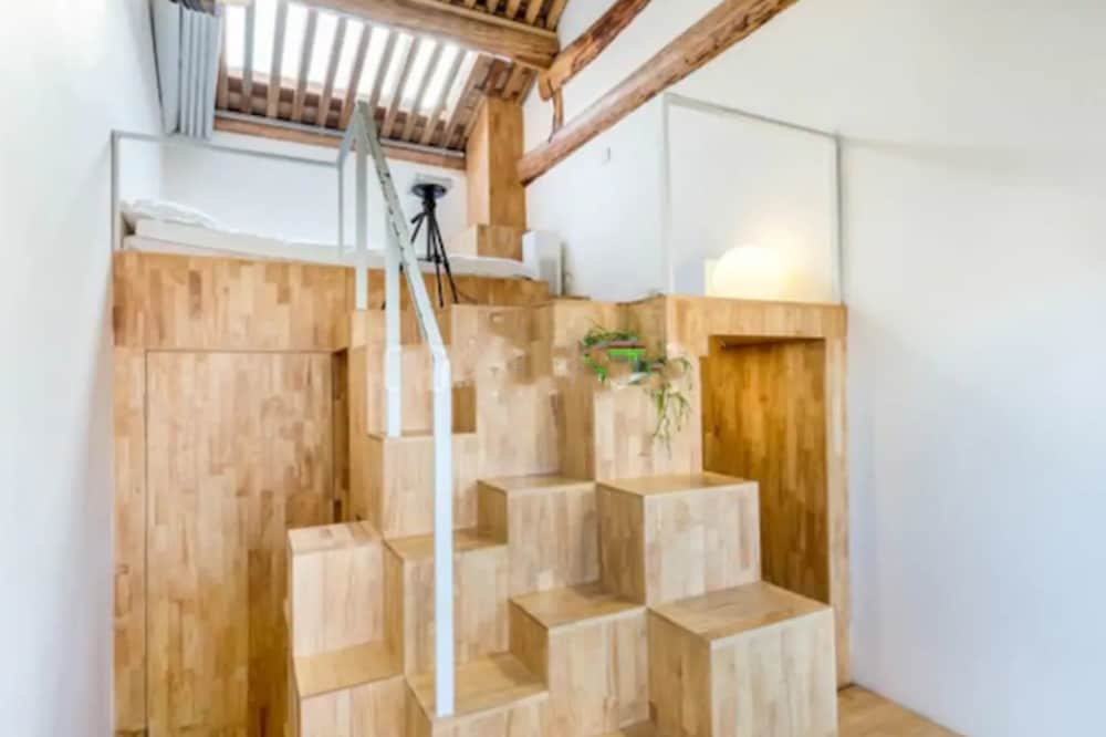 Welcome Home Courtyard- BackLake 15 Cube