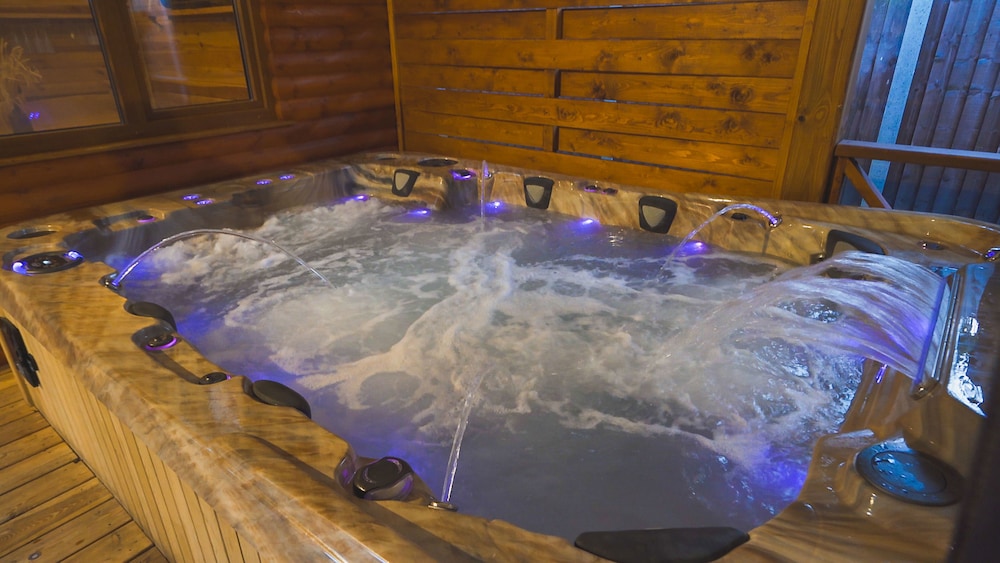 Brook Barn with Sauna & Hot Tub