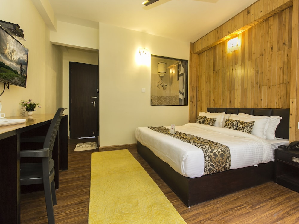 OYO 14217 Silver Wood