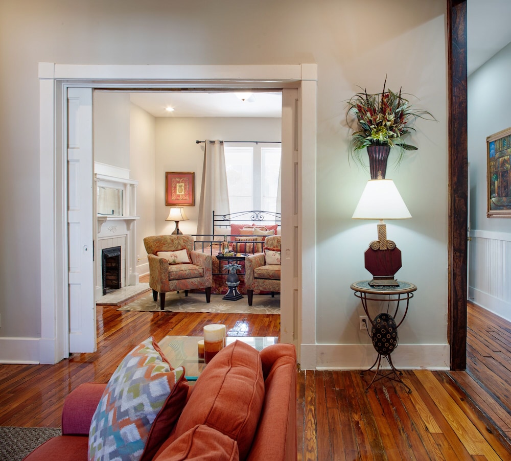 Newly Renovated Historic District Apt