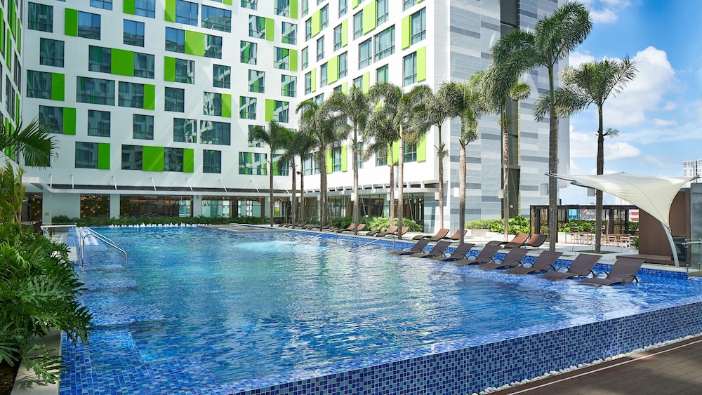 Holiday Inn & Suites Saigon Airport, an IHG Hotel