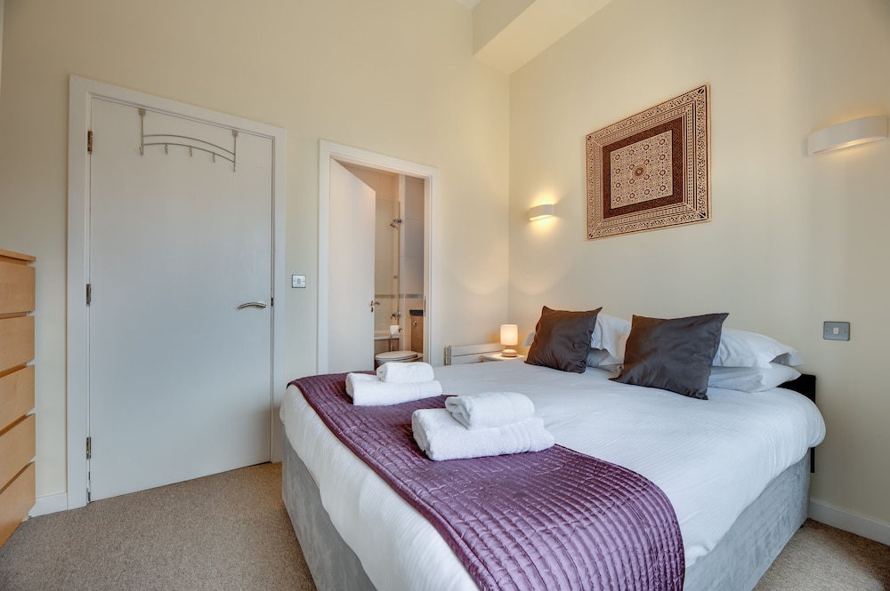 Week2Week Modern 2 Bedroom Apartment City Centre