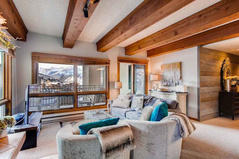 Mountain Views From This Plaza  - Sleeps 6 2 Bedroom Condo - No Cleaning Fee! by RedAwning