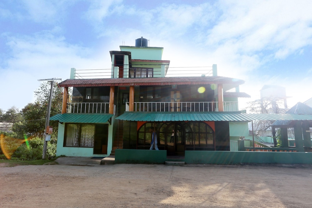 OYO 24221 Daneys Guest House