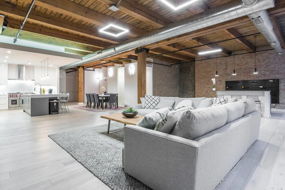 Breathtaking 6 BDR Luxury Condo Downtown Chicago