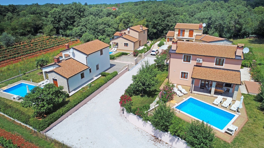 Villa 377
