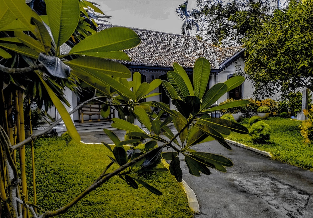 Villa White Dome