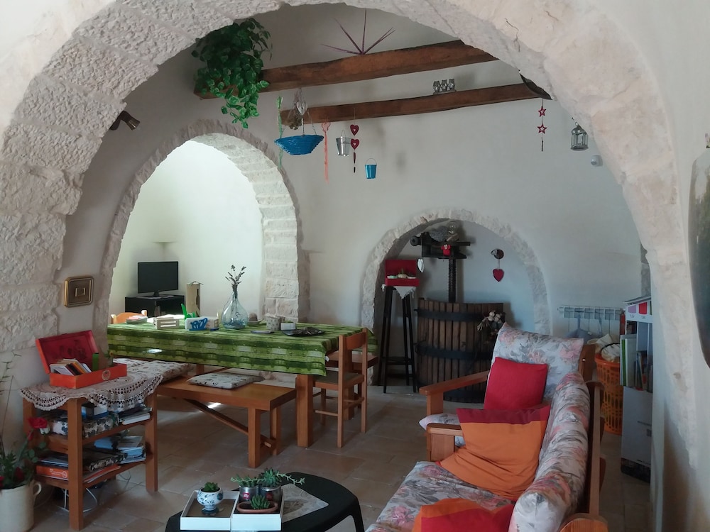 Trulli sotto La Cupa