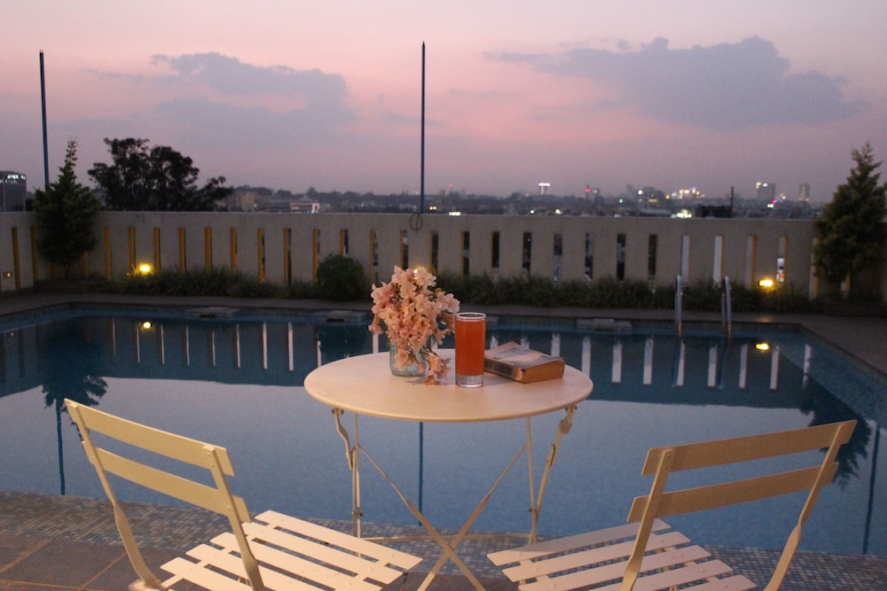 White Canvas Hotel