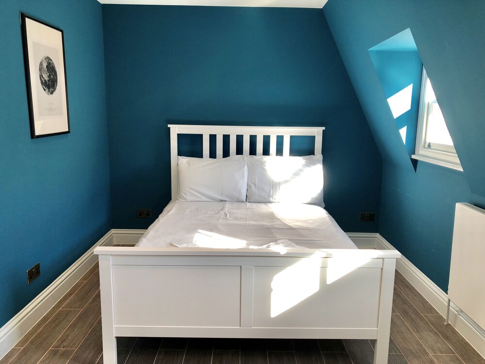 Stylish Maisonette and studio in Victoria