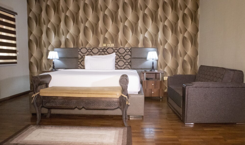 Mahogany Hotel and Suites