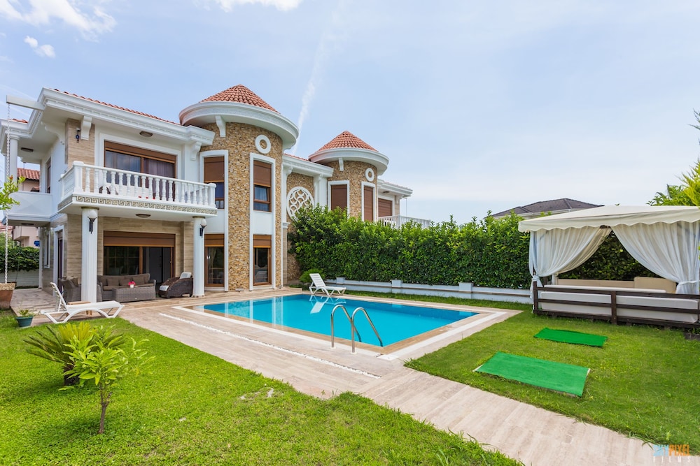 Villa Vista by Villatatilin
