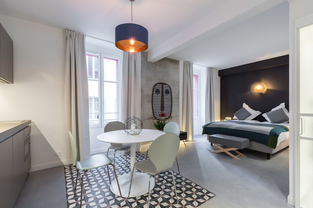 L'Abeille Boutique Apartments