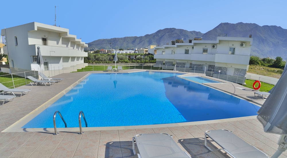 Reina Apartments