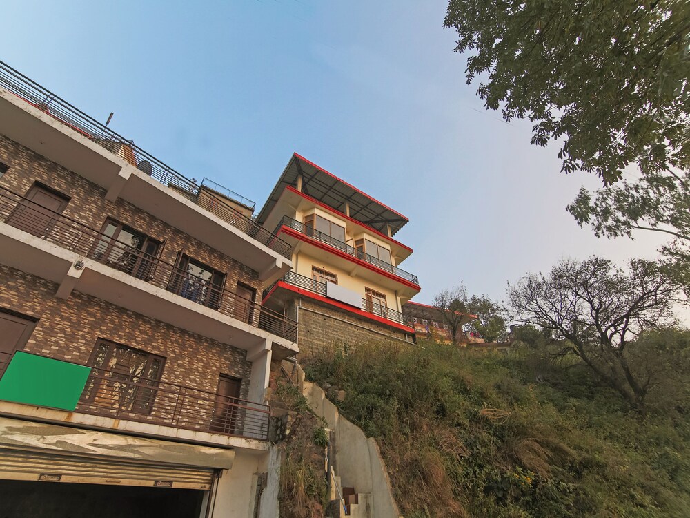 OYO 23675 Mountains Villa
