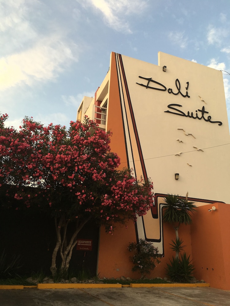Dali Suites - Adults Only