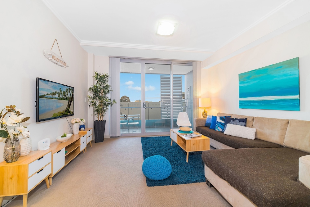 Stylish Apartment near Airport & Station