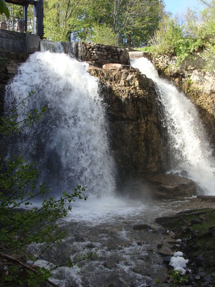The Falls Inn - Walters Falls