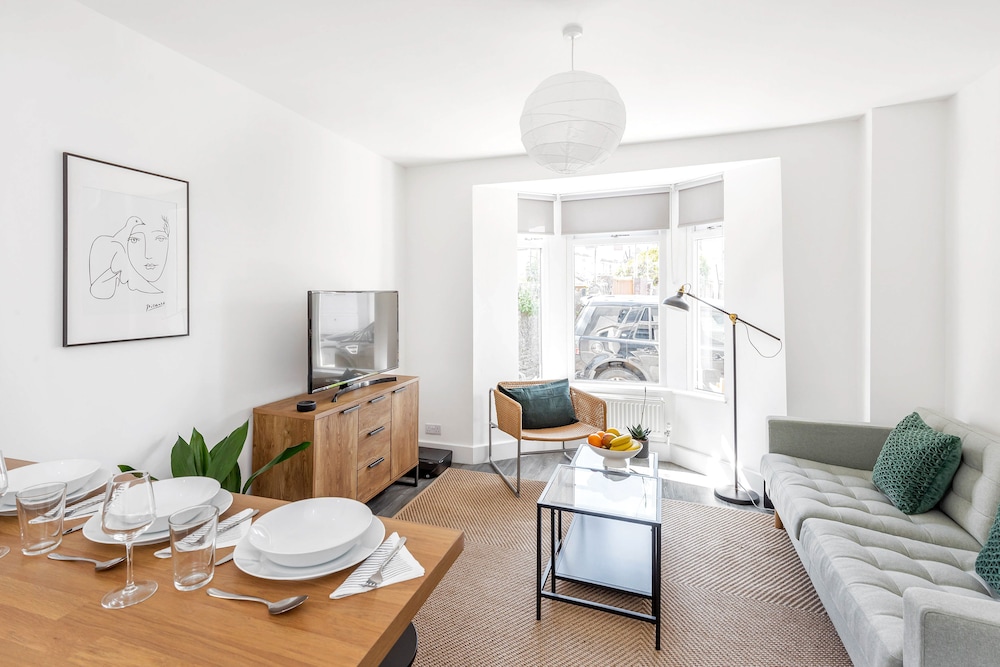 Stylish Apartment In Leafy Central Neighbourhood