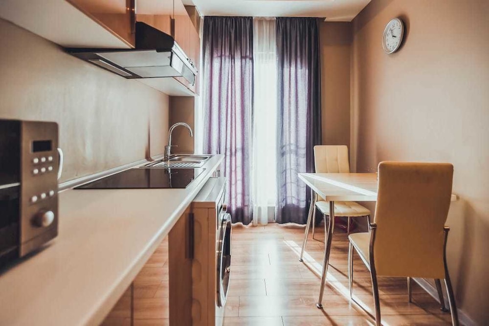 Diplomat Suites