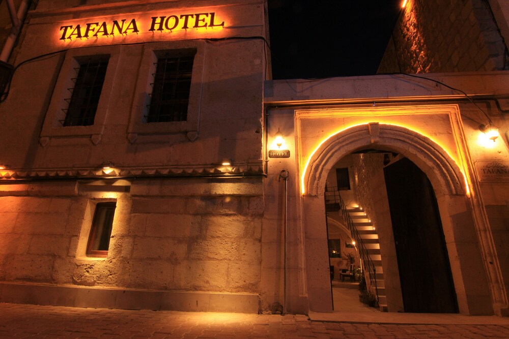 Tafana Cave & Stone Lodge