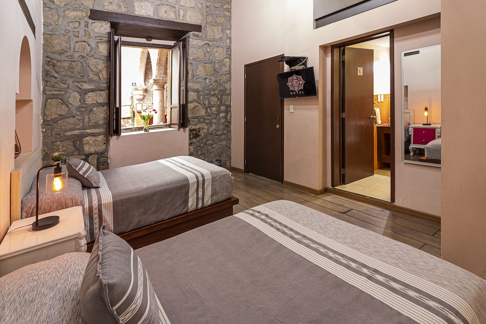 Hotel Cantera Rosa