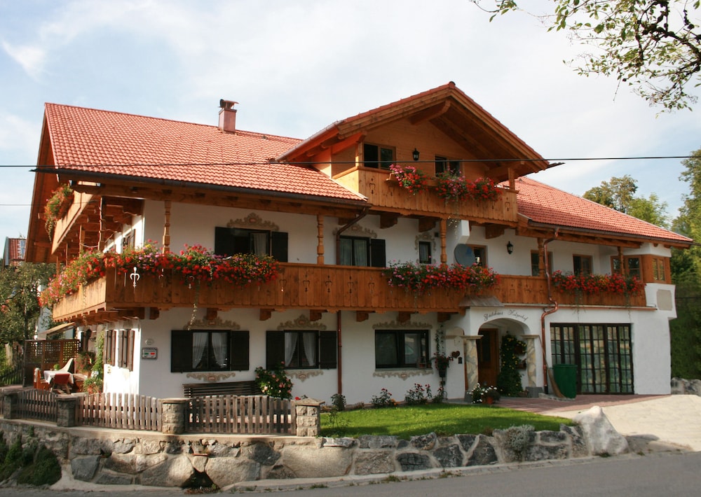 Gästehäuser Holzerhof