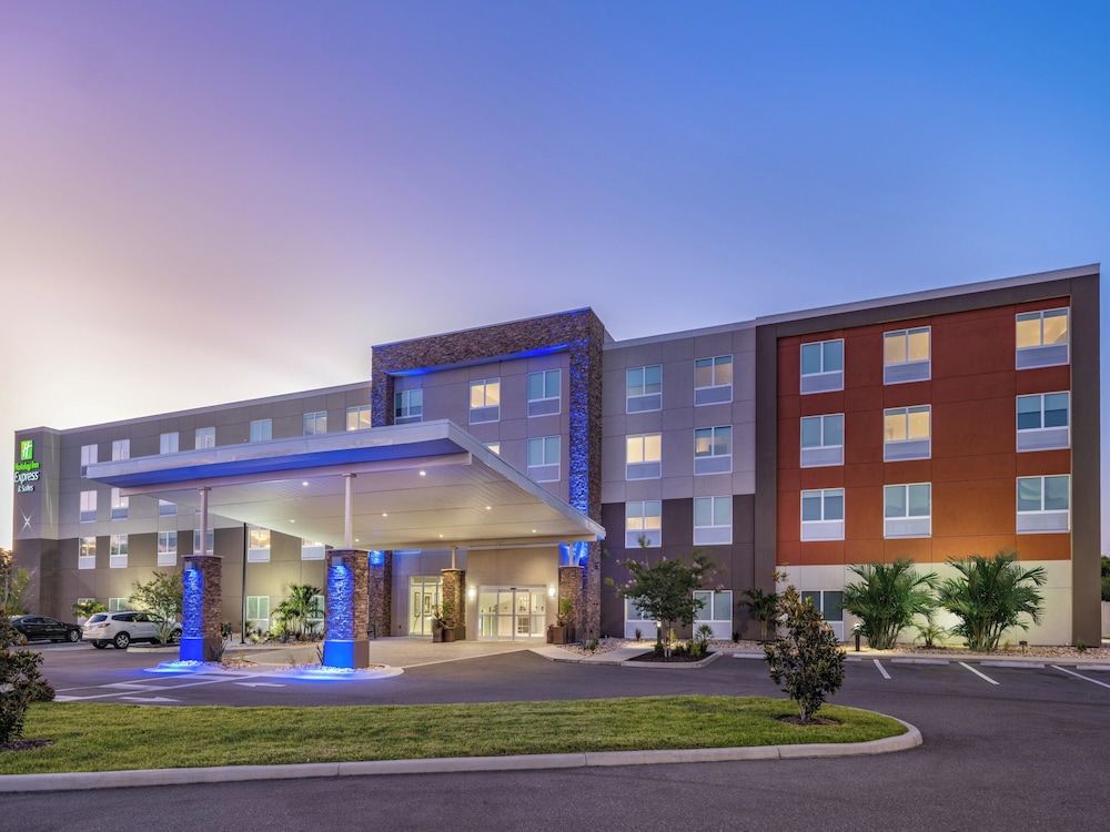 Holiday Inn Express & Suites Ruskin, an IHG Hotel