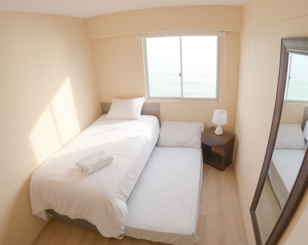 Apartment near Airport with Sea View