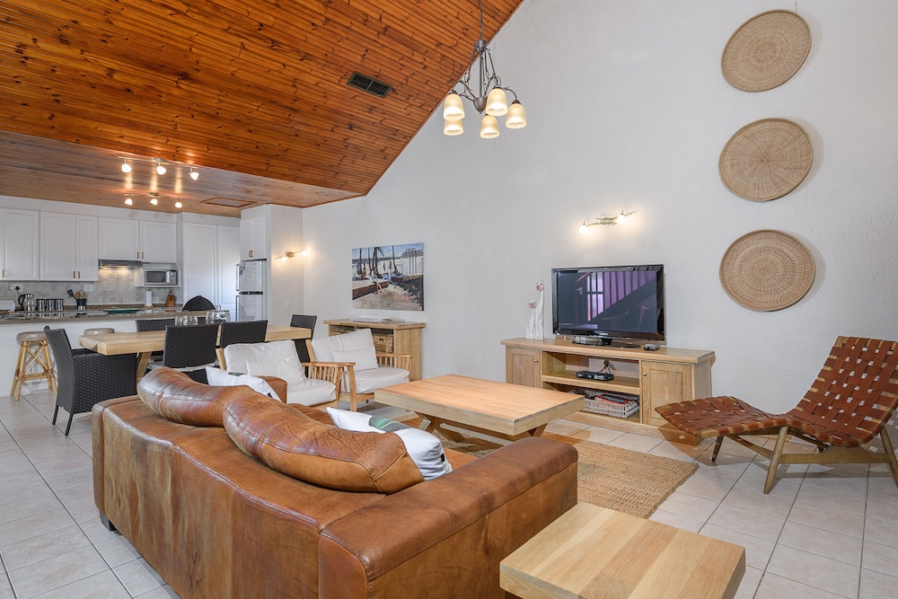 San Lameer Villa Rentals 10304