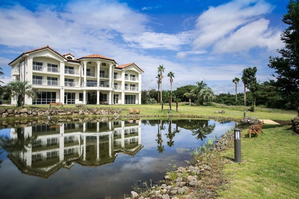 Oakra Resort