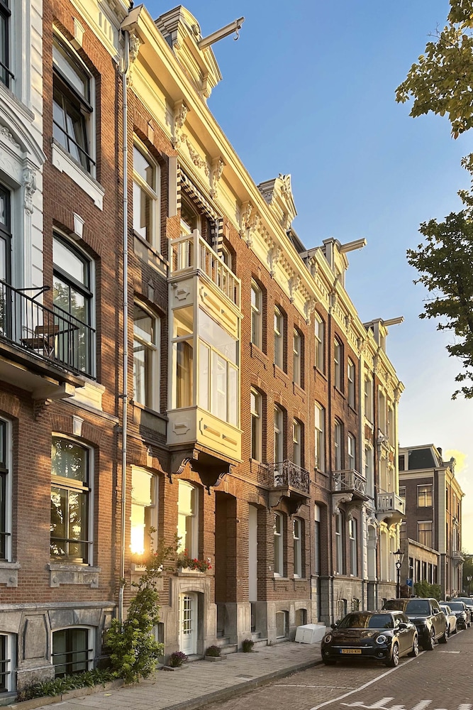 Amstel Corner