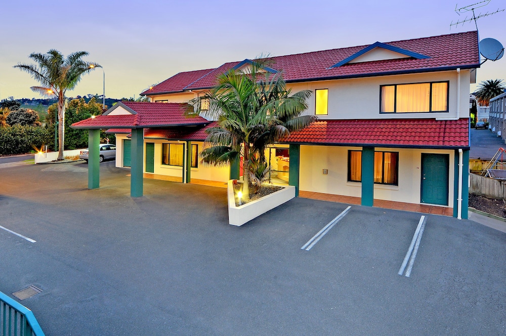 Academy at Botany Motor Inn