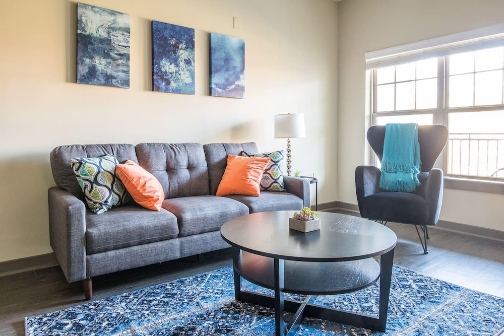 FRONTDESK Cedar Flats Apts Uptown Charlotte