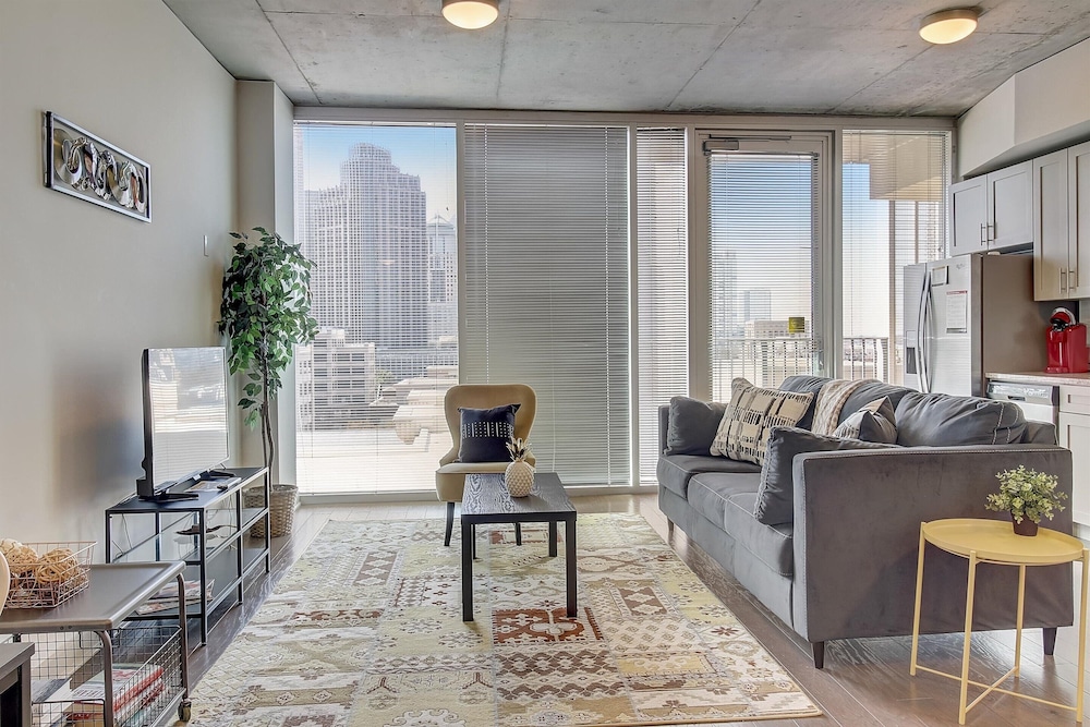 FRONTDESK Uptown Apts with City Views Charlotte