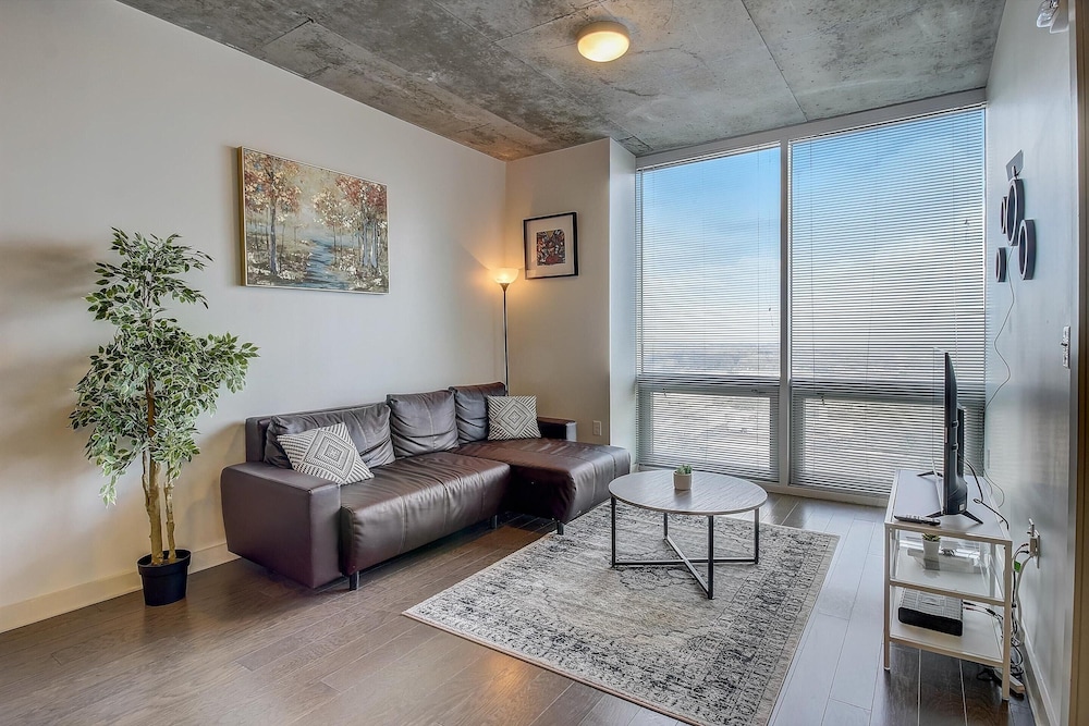 FRONTDESK Skyhouse Apts Uptown Charlotte