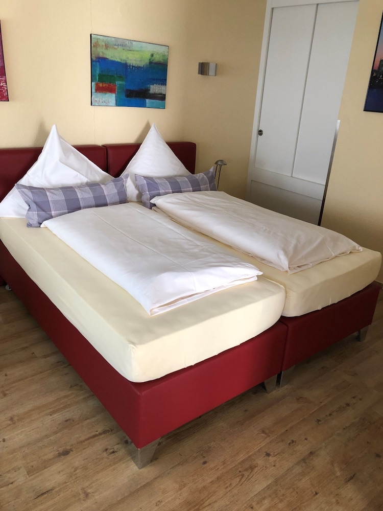 Ferienwohnung & Gästezimmer  Messezimmer