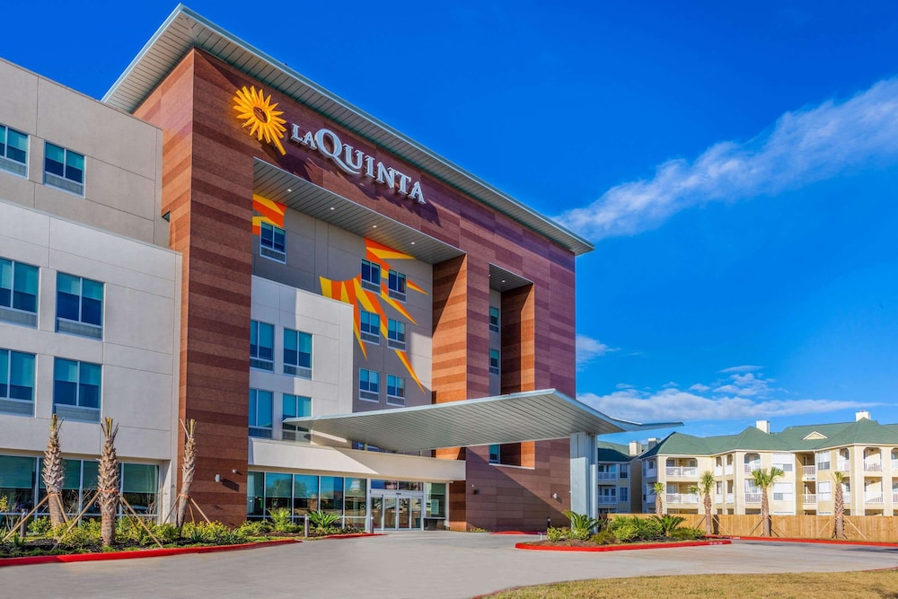 La Quinta Inn & Suites by Wyndham Galveston West Seawall