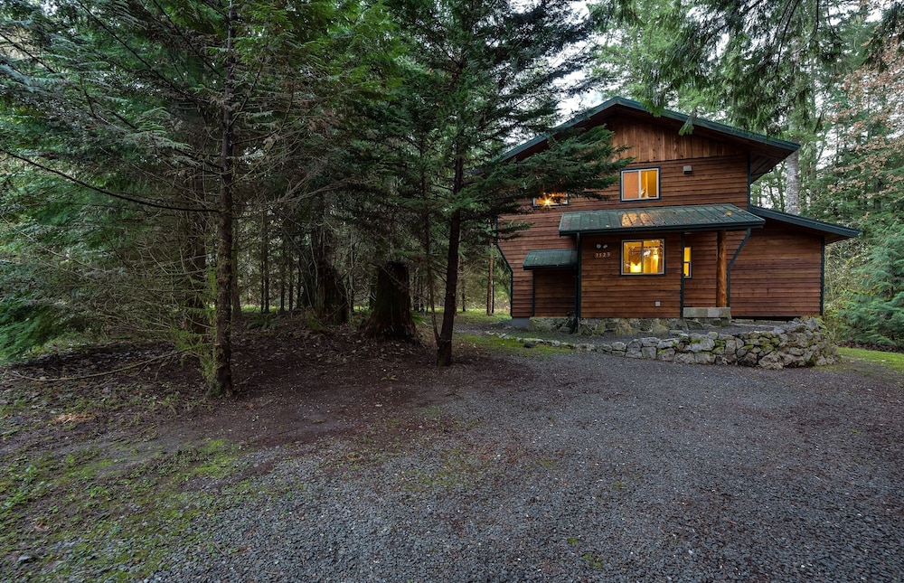 Mt. Baker Lodging Cabin 54 – Mt View, WiFi, Sleeps 6! by MBL
